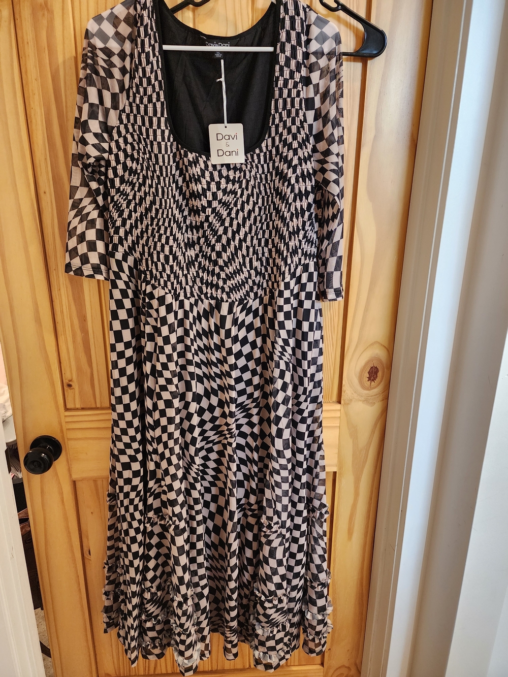Davi & Dani Black and Beige Patterned Women’s Dress